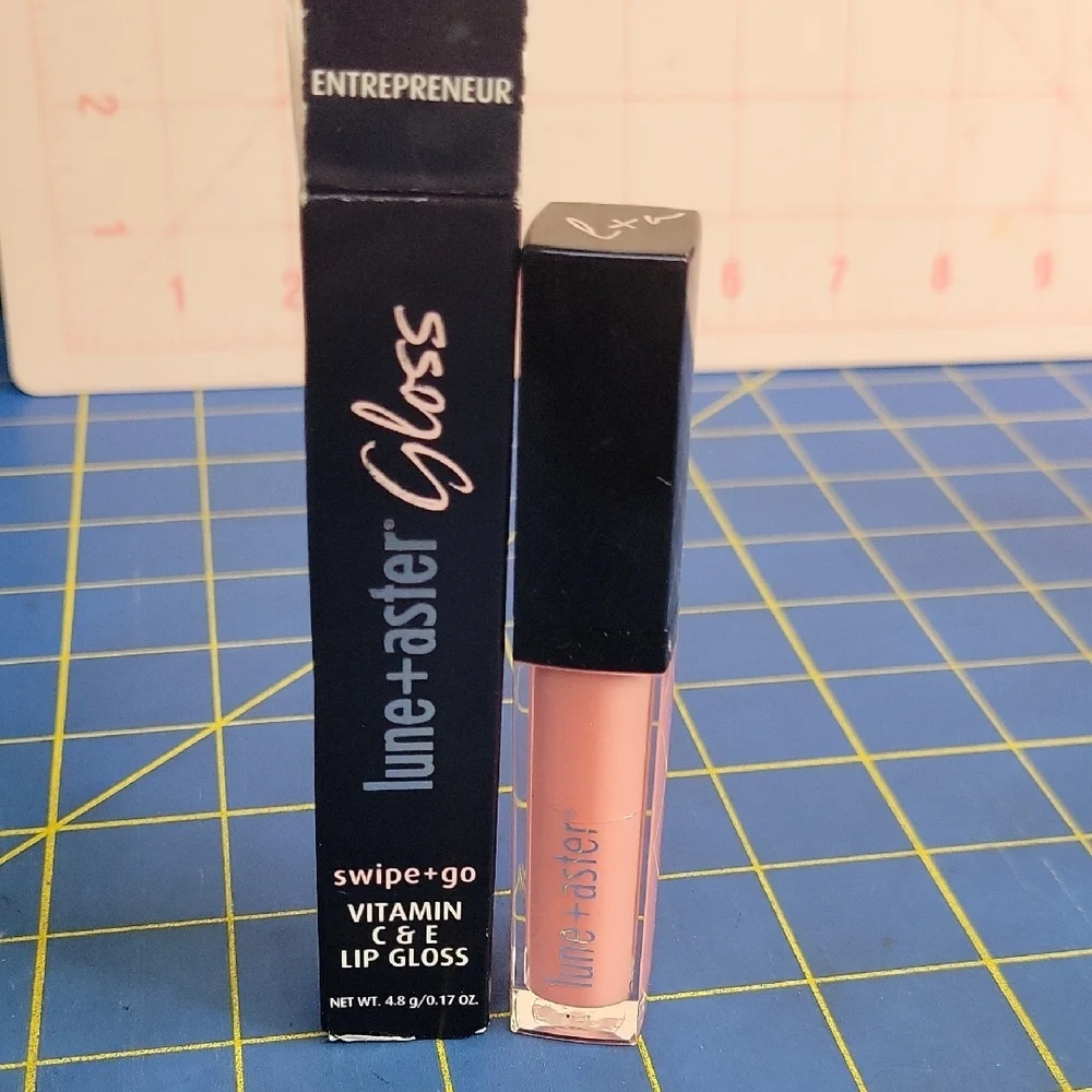Lune-aster Gloss Swipe+go Vit C&E Lip Gloss New In Box 4.8g Entrepreneur